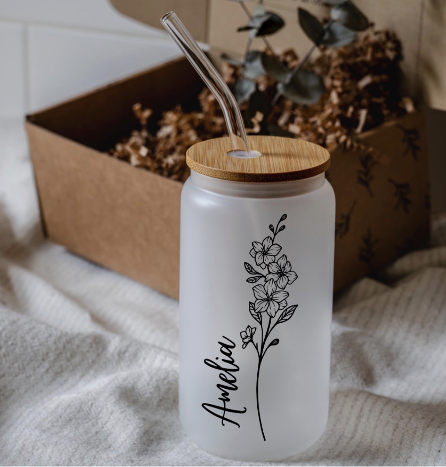 Mattiertes 16oz-Frosted-Glass mit Namen in Schreibschrift, Bambusdeckel und Glasstrohhalm